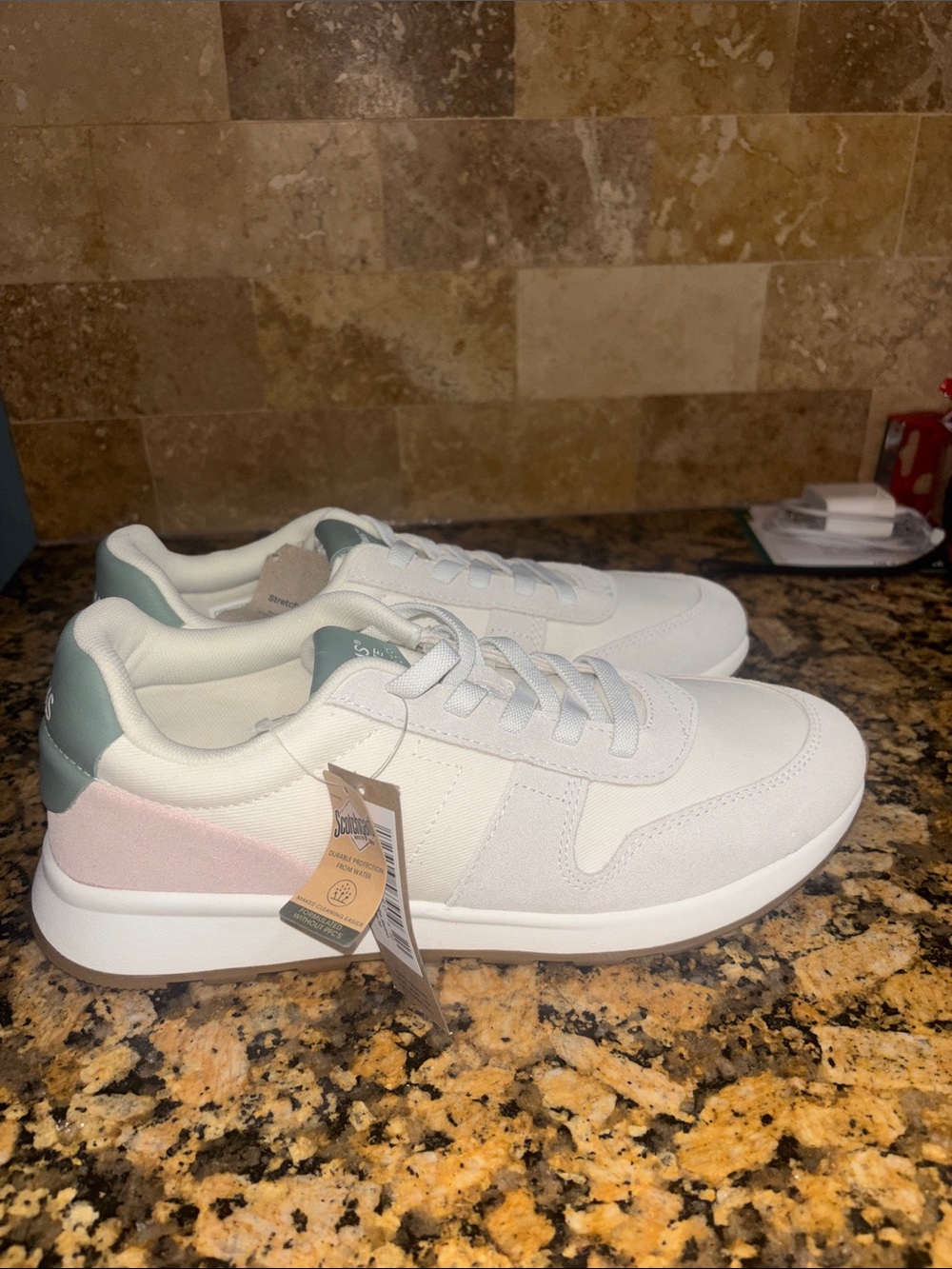 Toms trvl lite retro size 9 NWT